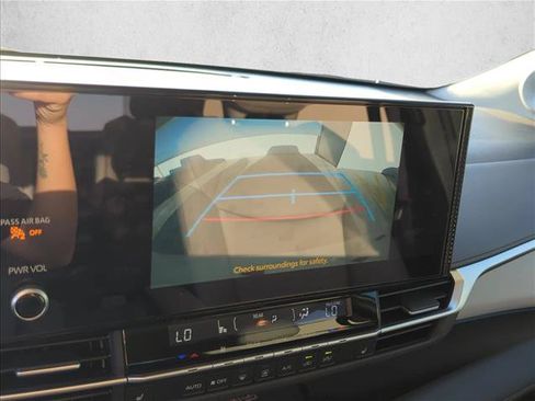 Used 2025 Toyota Sienna XLE w/ XLE Plus Package FWD image 18