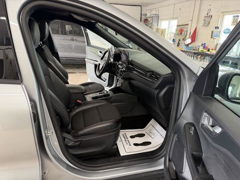 Certified 2024 Ford Escape ST-Line AWD/4WD image 29