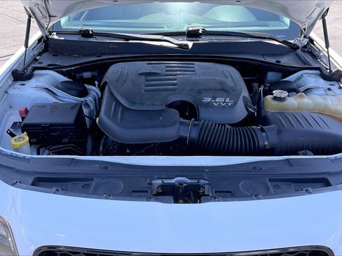 Used 2018 Chrysler 300 Touring w/ Sport Appearance Package image 10