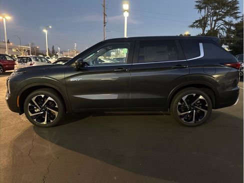 Used 2025 Mitsubishi Outlander SE Tech Pacakge image 9