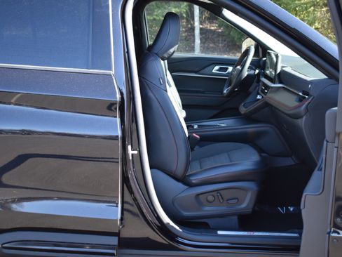 Used 2025 Ford Explorer ST-Line AWD/4WD image 24