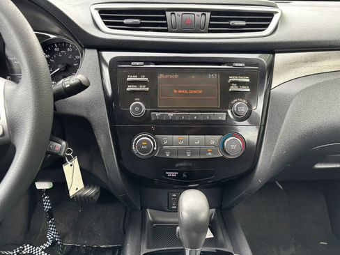 Used 2015 Nissan Rogue S image 20