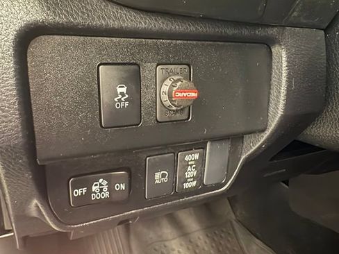 Used 2022 Toyota Tacoma TRD Off-Road AWD/4WD image 13