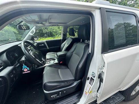 Used 2018 Toyota 4Runner SR5 Premium AWD/4WD image 4