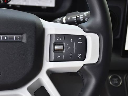 Used 2025 Land Rover Defender 110 X-Dynamic SE image 9