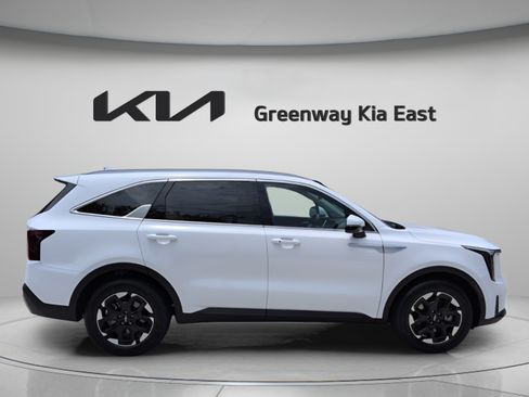 Certified 2026 Kia Sorento S FWD image 5