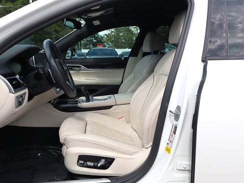 Used 2020 BMW 740i w/ M Sport Package RWD image 20