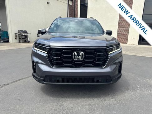 Used 2025 Honda Pilot Black Edition image 2