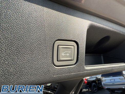 New 2026 Chevrolet Equinox EV LT image 32