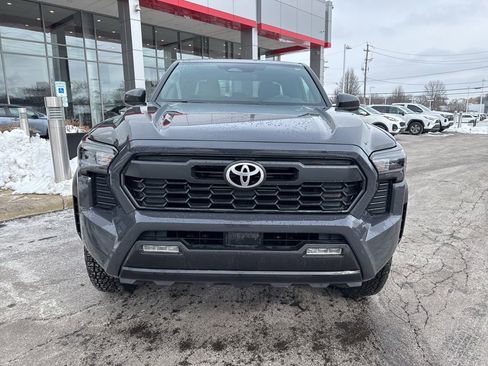 Certified 2025 Toyota Tacoma TRD Off-Road image 8