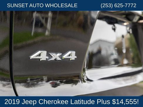Used 2019 Jeep Cherokee Latitude Plus AWD/4WD image 32