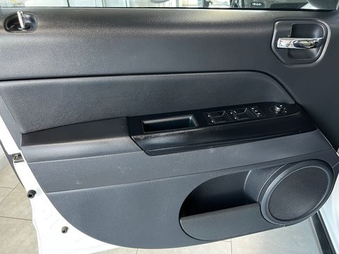 Used 2017 Jeep Compass 75th Anniversary w/ Power Value Group FWD image 10