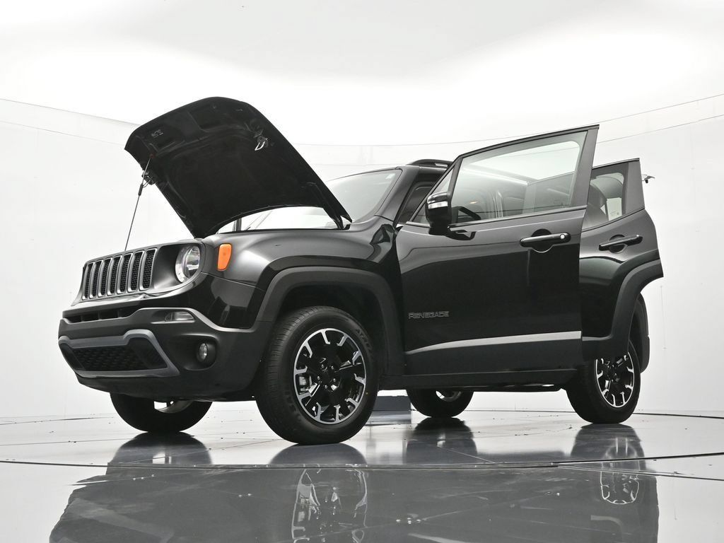 Used 2023 Jeep Renegade Latitude AWD/4WD image 48