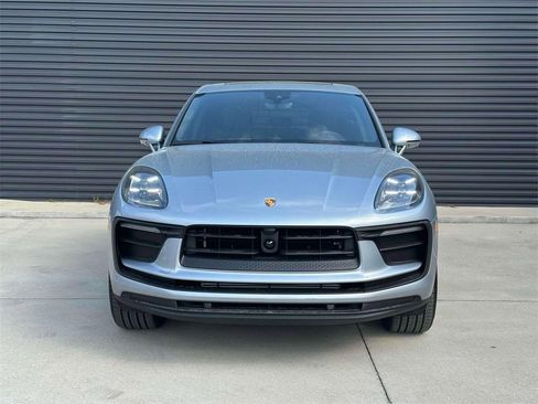 Used 2025 Porsche Macan image 10