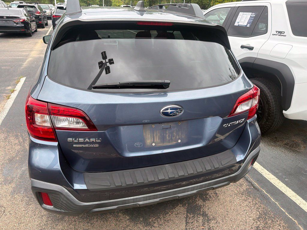 Used 2018 Subaru Outback 2.5i Premium AWD/4WD image 6