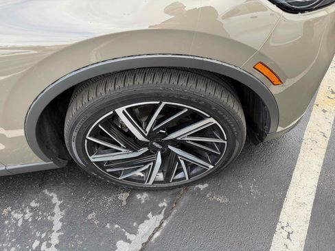 Used 2025 Lincoln Aviator Reserve w/ Equipment Group 201A image 5