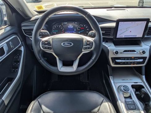 Used 2023 Ford Explorer XLT w/ Equipment Group 202A AWD/4WD image 12