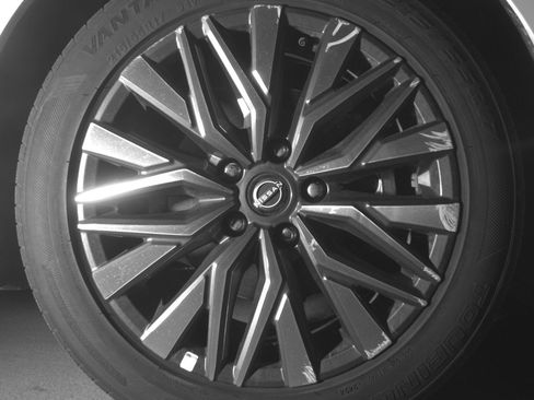 Used 2025 Nissan Altima 2.5 SV image 13