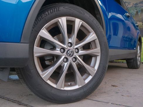 Used 2018 Toyota RAV4 Limited image 32