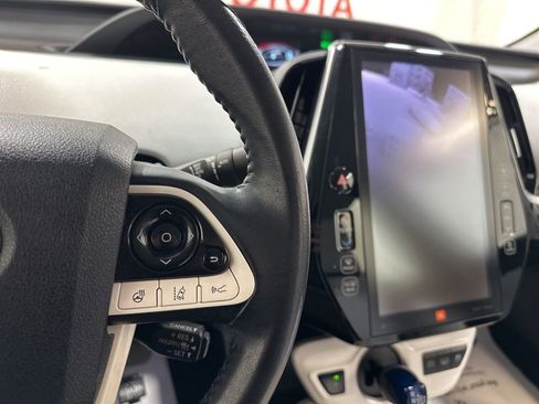 Used 2017 Toyota Prius Prime Advanced image 30