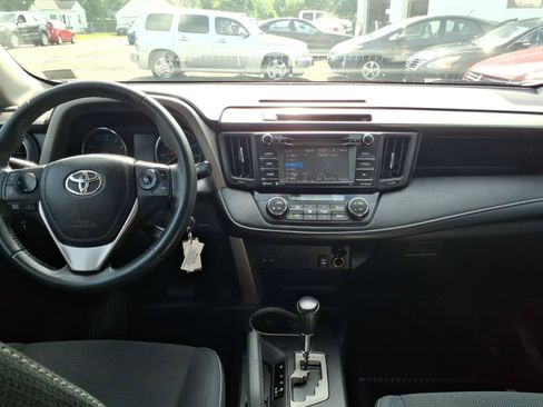 Used 2016 Toyota RAV4 XLE AWD/4WD image 6
