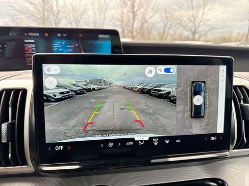 Used 2025 Ford Expedition Active image 16