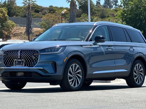 New 2026 Lincoln Aviator AWD image 7