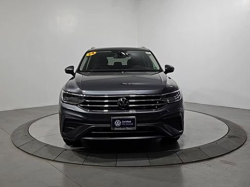 Certified 2024 Volkswagen Tiguan SE w/ Panoramic Sunroof Package image 10
