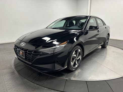 Used 2023 Hyundai Elantra SEL w/ Convenience Package FWD image 6