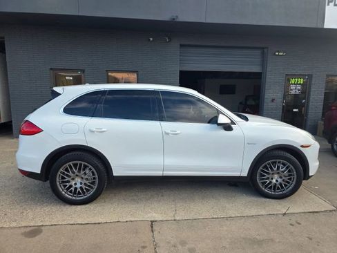 Used 2014 Porsche Cayenne S image 2