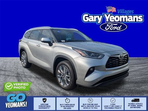 Used 2024 Toyota Highlander Limited FWD image 1