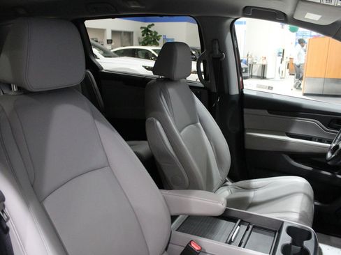 Used 2023 Honda Odyssey EX-L image 22