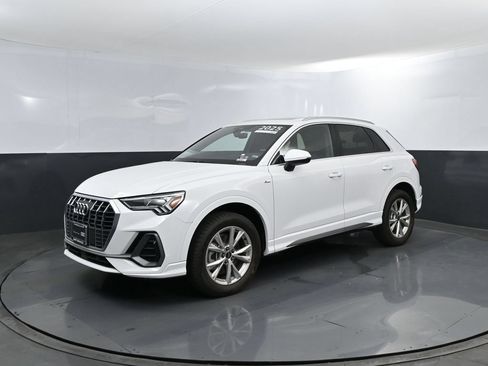 Certified 2025 Audi Q3 2.0T Premium AWD/4WD image 1