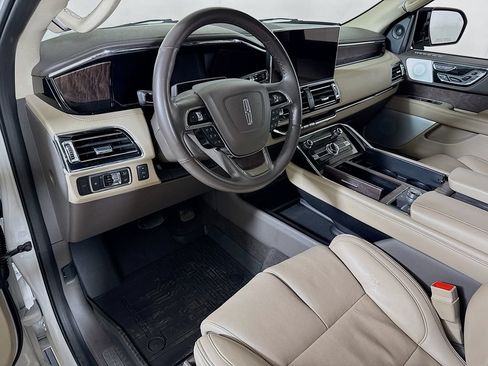Used 2023 Lincoln Navigator Reserve AWD/4WD image 7