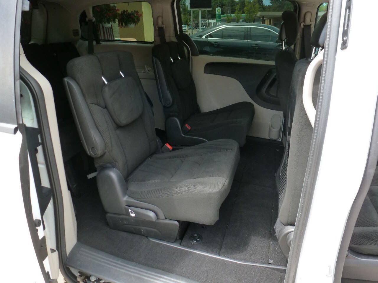 Used 2016 Dodge Grand Caravan SE w/ Quick Order Package 29E SE FWD image 12