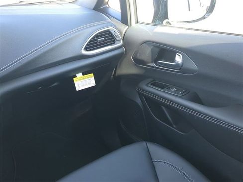 New 2026 Chrysler Pacifica Select w/ S Appearance Package image 21