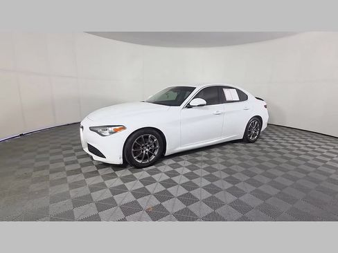Used 2020 Alfa Romeo Giulia RWD image 47