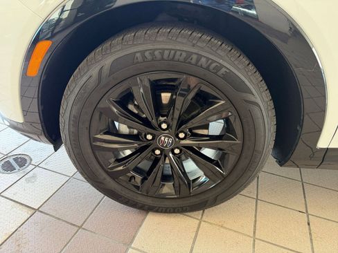 Used 2025 Buick Envista Sport Touring image 23