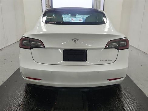 Used 2023 Tesla Model 3 Standard Range RWD image 5