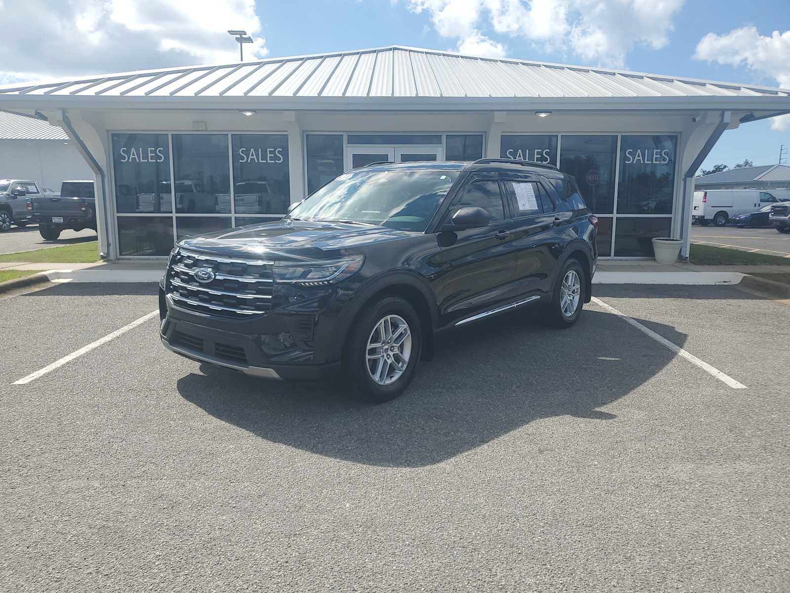 Used 2025 Ford Explorer Active RWD image 1