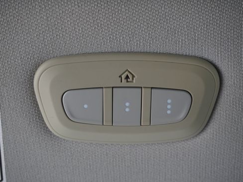 Used 2019 Jeep Cherokee Limited FWD image 22