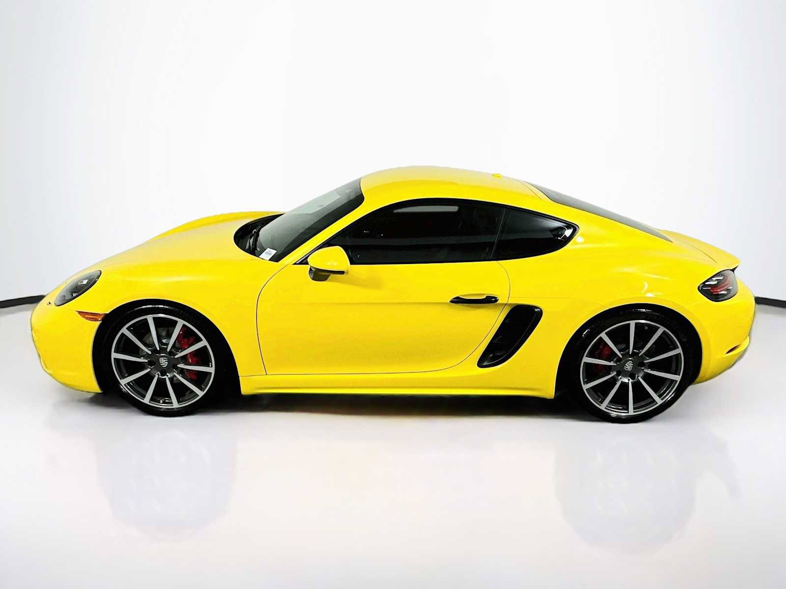 Certified 2019 Porsche 718 Cayman S RWD image 2