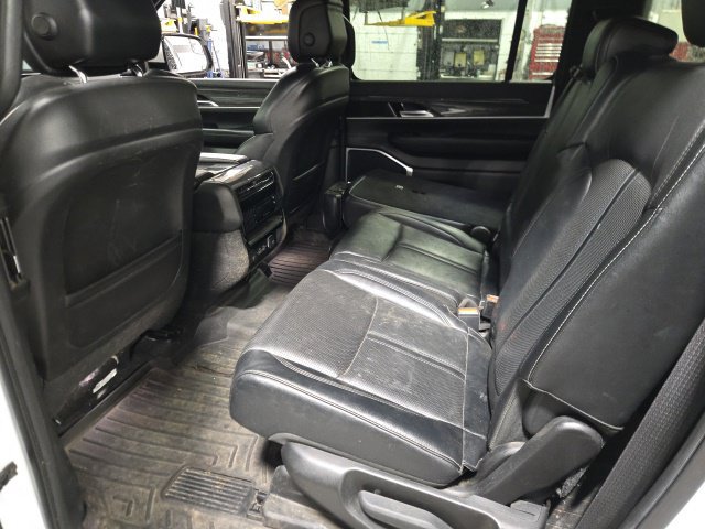 Used 2022 Jeep Wagoneer Series III AWD/4WD image 12