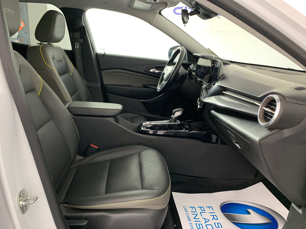 Used 2025 Chevrolet Trax ACTIV w/ Sunroof Package FWD image 40