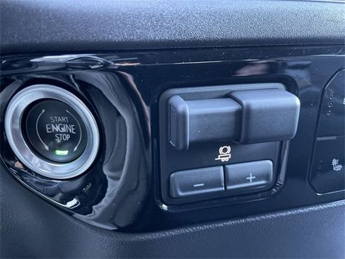Used 2023 GMC Sierra 1500 Elevation image 24