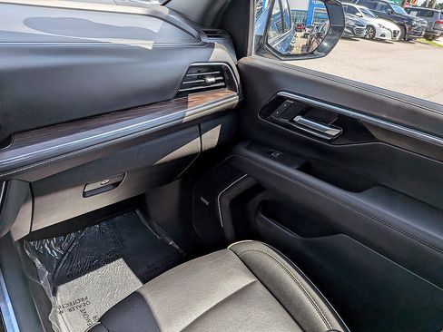 Certified 2025 Chevrolet Tahoe Premier RWD image 16