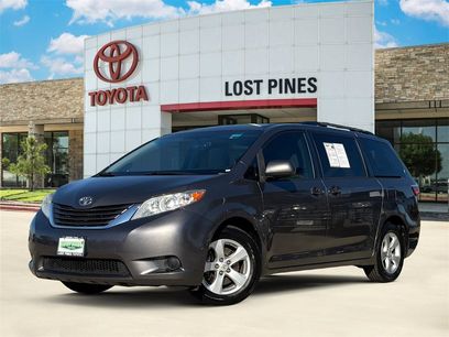 Used 2017 Toyota Sienna LE