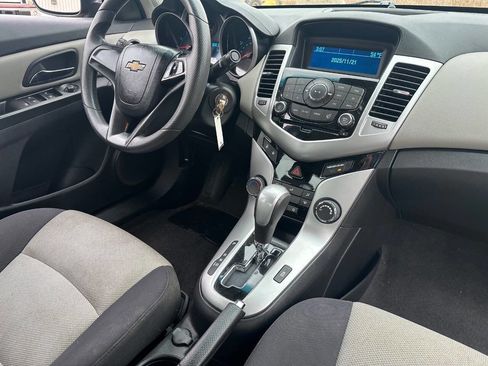Used 2014 Chevrolet Cruze LS image 12