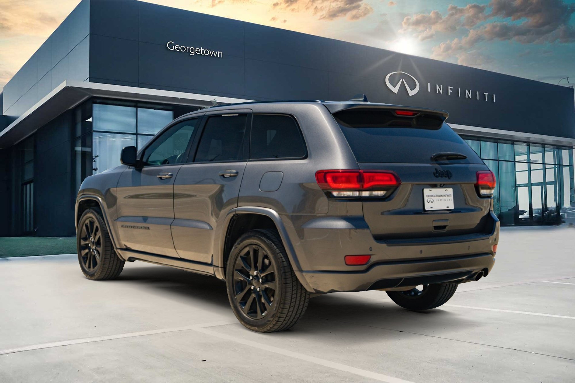 Used 2019 Jeep Grand Cherokee Altitude RWD image 6