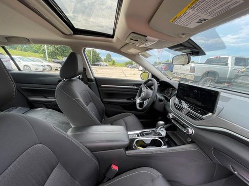 Used 2023 Nissan Altima 2.5 SV w/ SV Premium Package FWD image 4